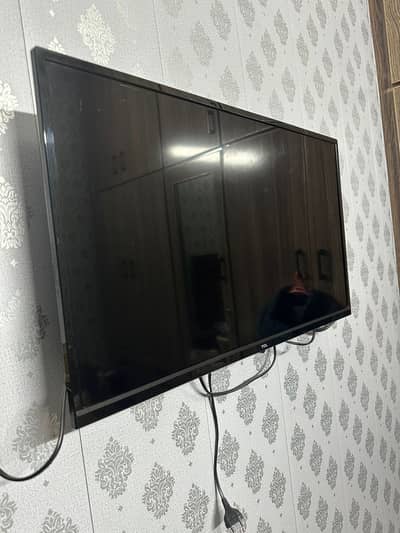 TCL 32 Inch LCD – Neat & Clean | Best for Home | Not in use