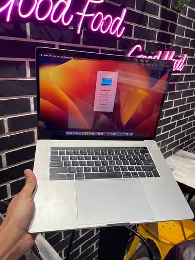 Apple mac book pro 2019 1 tb