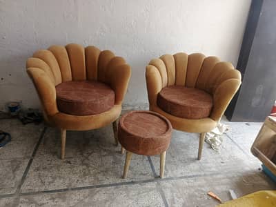 Thr beautiful chait new chair 2chair with coffee table 10 year wronty