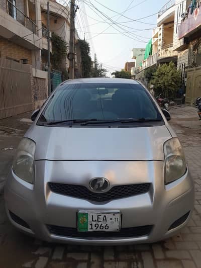 Toyota vitz 2011