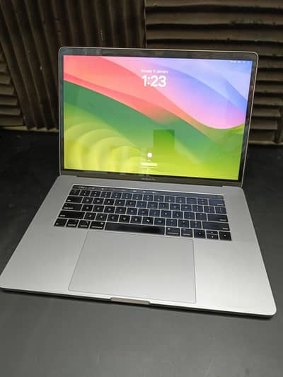 MacBook Pro 2019 | 15.6 inch | 32GB | 512GB | i9