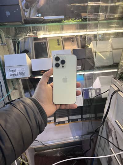 14 pro max 256 GB j. v LLA model only display chnge