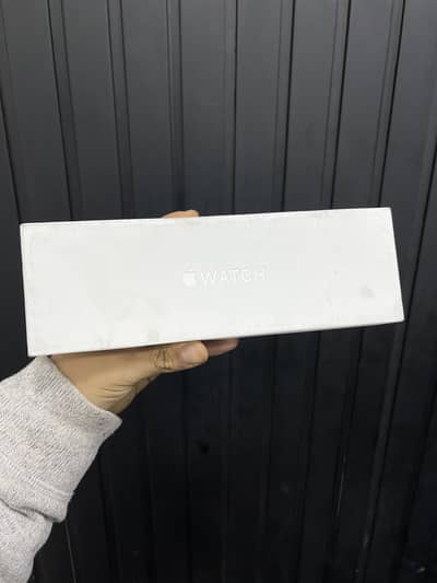 Apple watch series 10 jet black  box packed             6,7,8,9,10,11