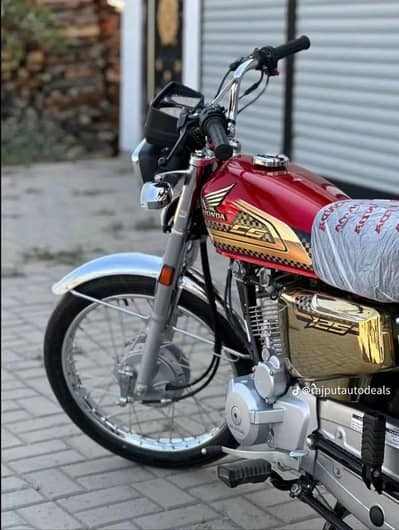 Honda 125 Special edition Red Gold