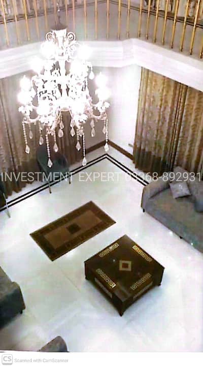 1000 Square Yards Well Maintained Ideal Location Bungalow For Sale