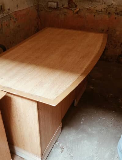 full size Office table And Chair urgent Sell  good condition
