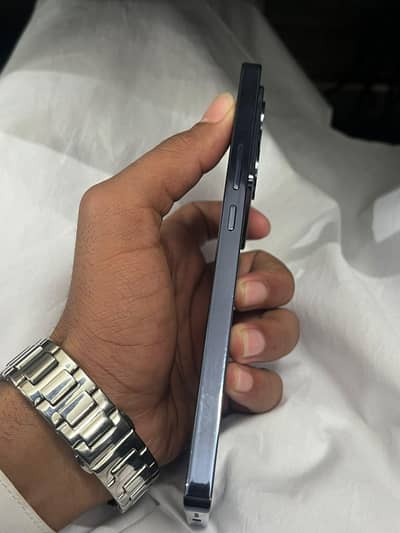 10/10 condition with original glass, charger and box everything