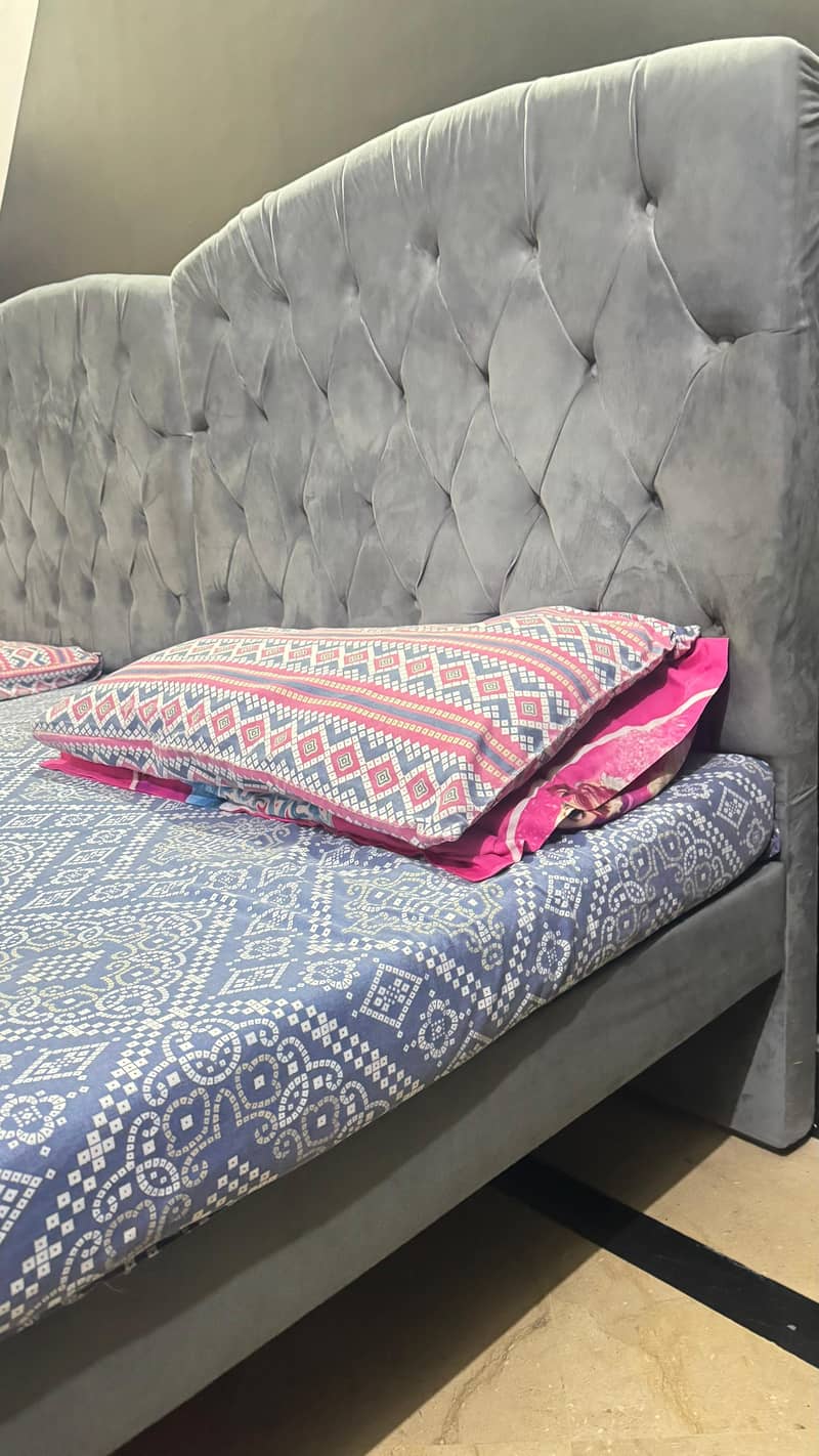 STYLISH SINGLE BEDS 0