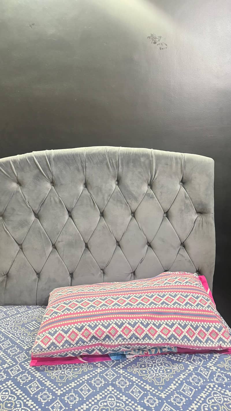 STYLISH SINGLE BEDS 3