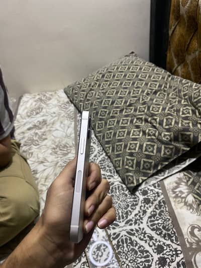 Iphone 12 mini 10/10 condition storage 64 battery health 84 seal pack