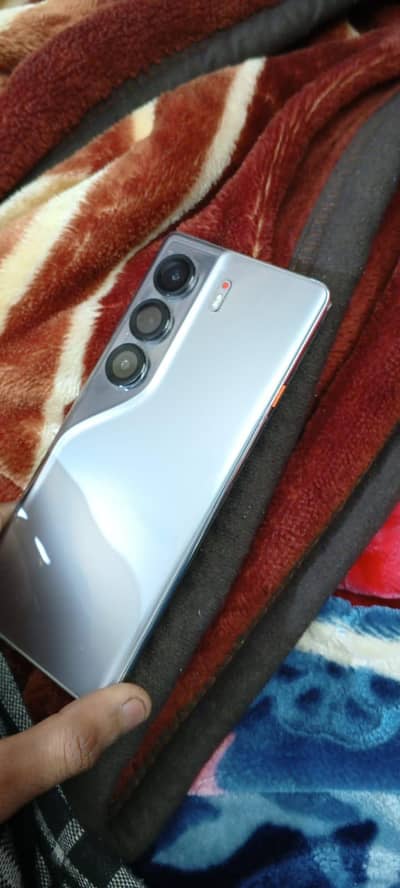 camon 40 pro new mobile warranty curve display