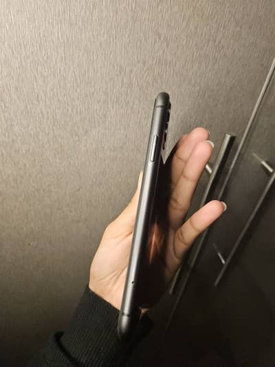IPHONE 11 64gb urgent sale