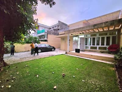 Investor Rate Villa For Sale In F-6/1 Islamabad
