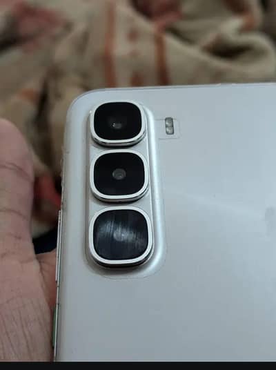 box with chargar or 3 extra covar