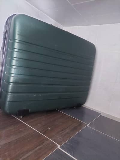 luggage Suit case  just like new
