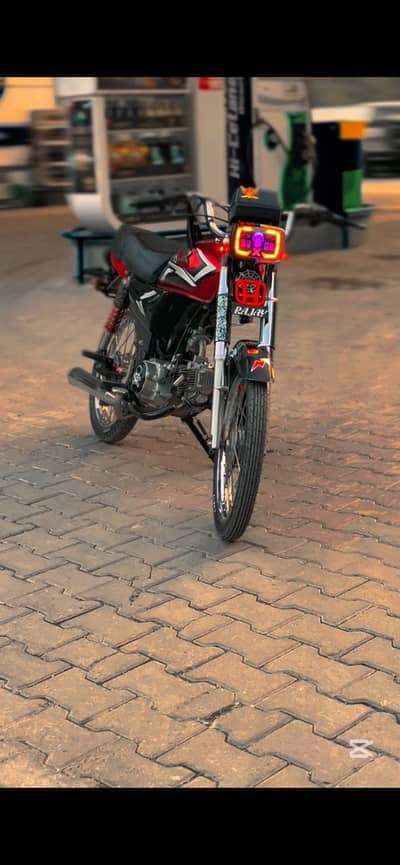 Looks like new full decorated bike no any single work in bike full ok