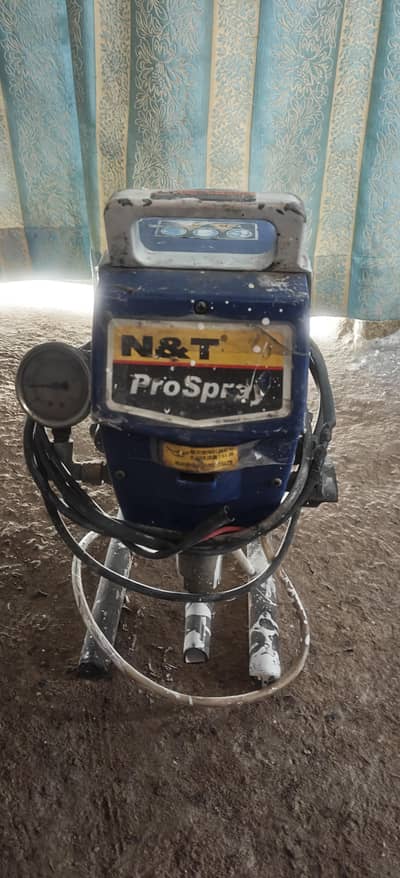 Air less paint sprayer masheen