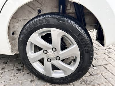 Suzuki cultus vxl ags tyres 