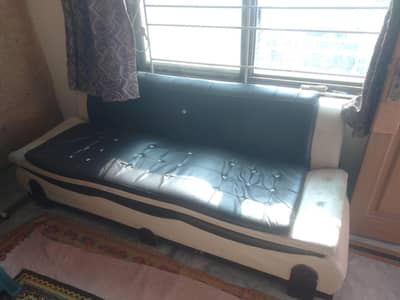 three seater sofa in good condition for sale 03038851909
