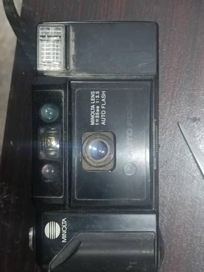 Minolta Auto Flash  Instant handheld Camera with strap AF-E