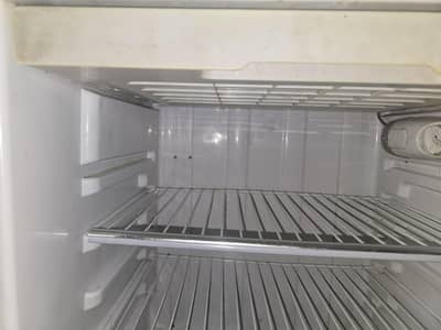 Dawlance Medium Size Fridge – VIP Full Cooling