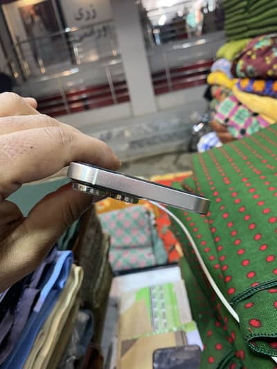 I phone xr canvard 15 por max 64 gb