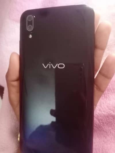 selling almost new phone vivo y93