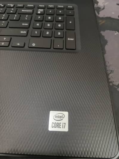 Dell Inspiron 17 3793 10th gen i7-1065G7 8GB Ram 256GB SSD-17.3" FHD