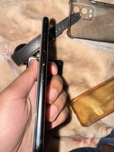 Iphone se 256 gb factory unlock( 2 month e sim  time available)