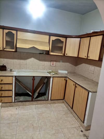 three bed dd well maintained portion for rent in johar