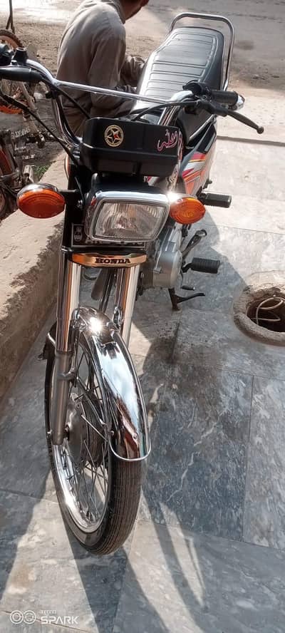 one hande use in good condition