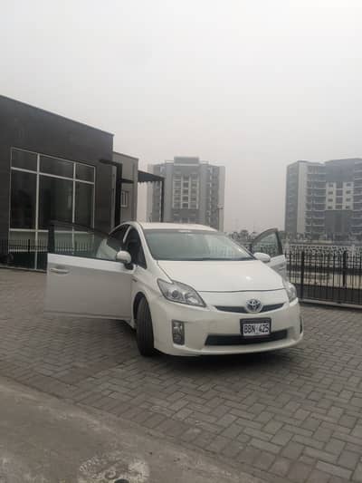 Toyota Pirus G touring 1.8  Model 2010/2014