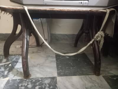 table without mirror