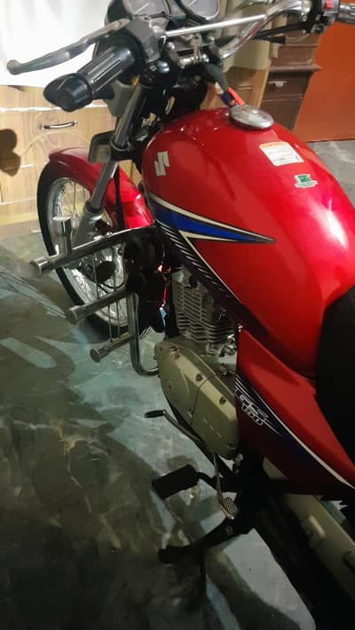 suzuki 150 like brand new totel 11000 km driven.