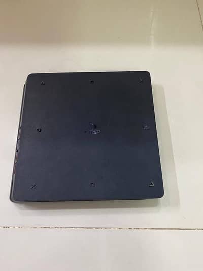 PS4 500GB in perfect condition. Seal opened, No issue at all