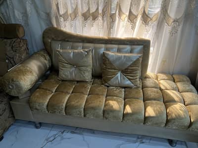 7 seater sofa and dewan good condition new sofa