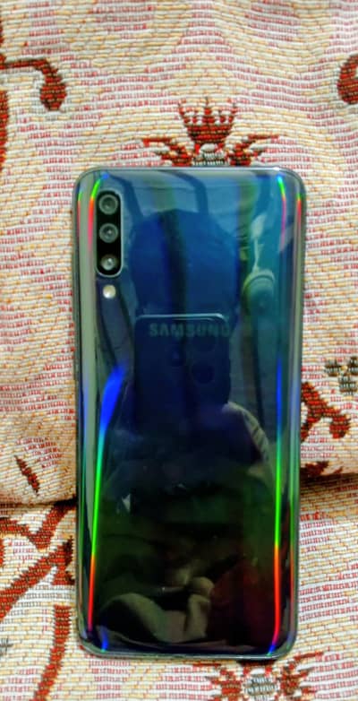 SAMSUNG GALAXY A70.6. 128.   BEST CONDITION