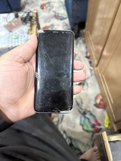 iPhone 8 Plus.     S8 Samsung.   Vivoy53