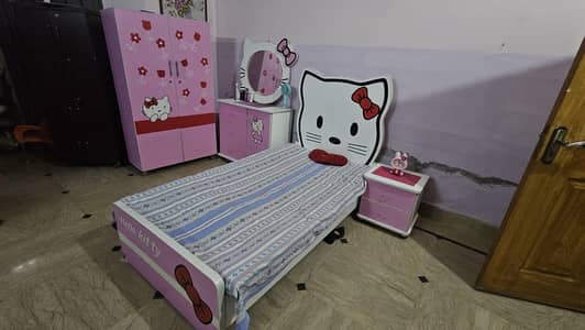 Hello Kitty Theme Bedset