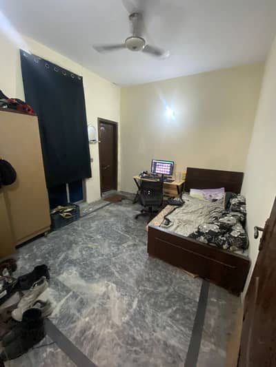 1 room Seprit flat for rent pak Arab society
