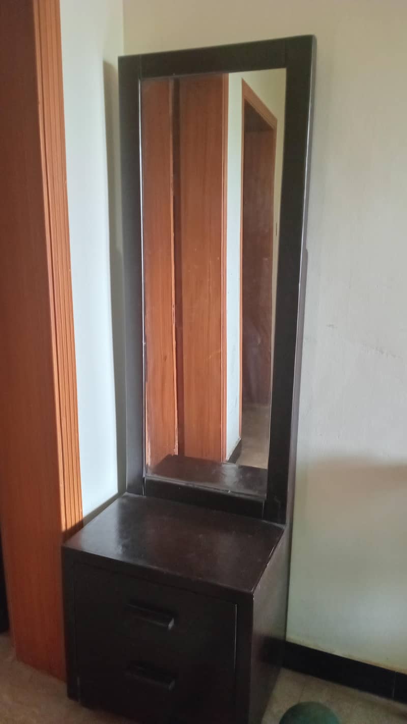 Dressing table 0