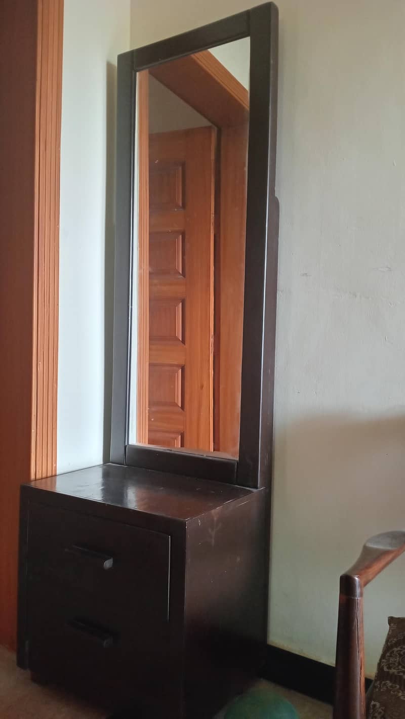Dressing table 4