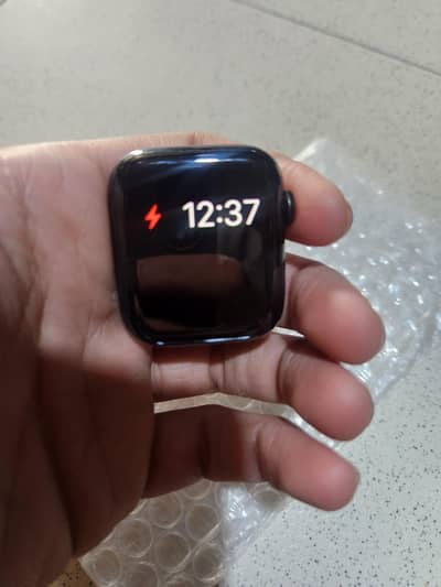 Apple Watch Series 5 44MM Condition 10/10 With Orignal Charger