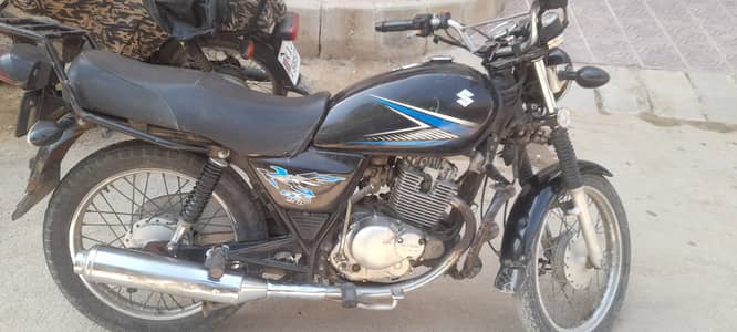 Suzuki GS 150 2016