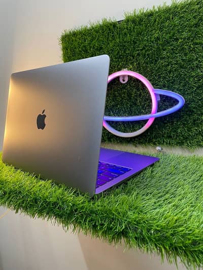 Apple MacBook air 2019 13 inch core i5