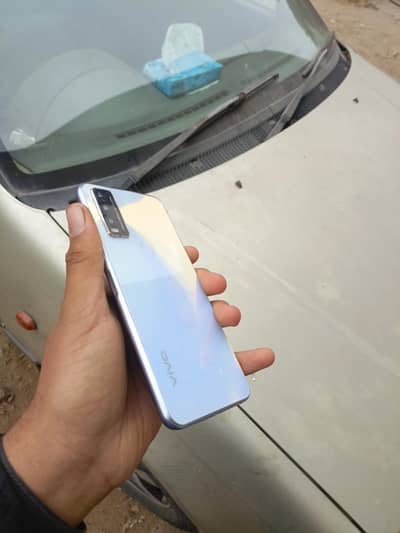Vivo y20 4/64 with box and charger
