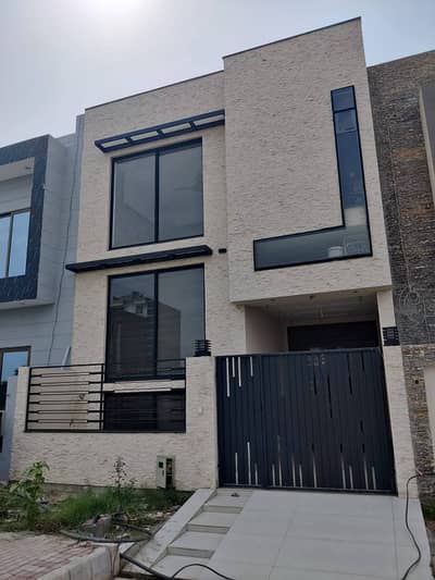 5 Marla House ON 60 FEET ROAD For Sale In Lake city Lahore.