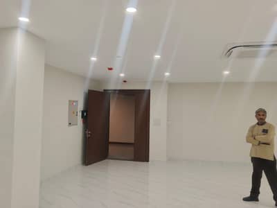 1400 SQFT BRAND NEW OFFICE AVAILABLE IN HIGH RISE BUILDING BLUE AREA,ISLAMABAD.