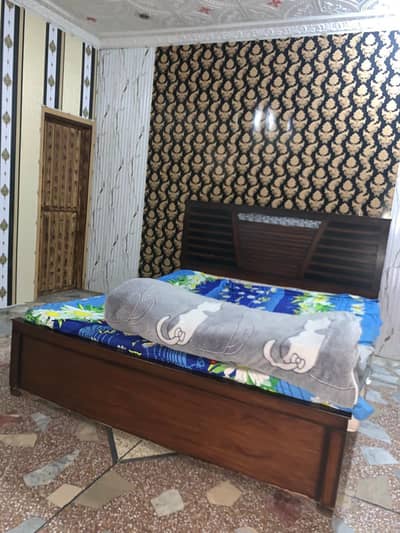 Bed and Almaari Sath free ma duga