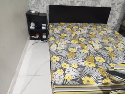 queen size bed with 2 side tables